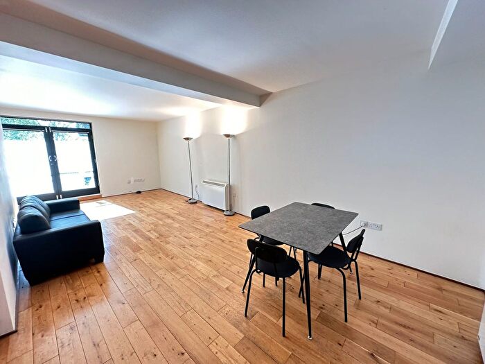 2 Bedroom Flat To Rent In Rufford Street, London, N1