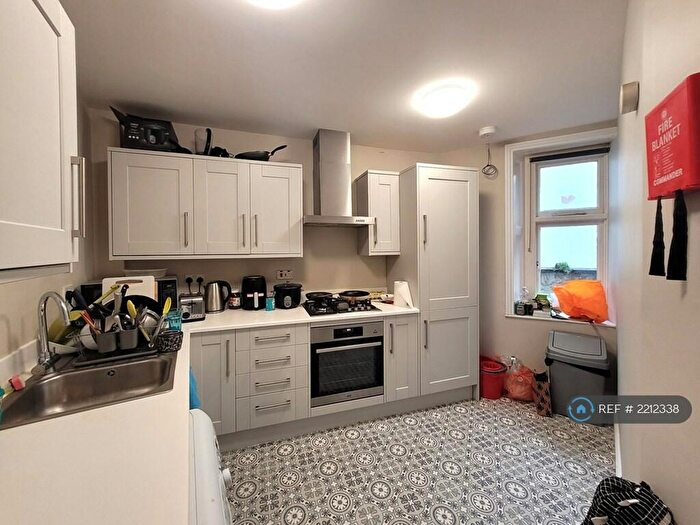 3 Bedroom Maisonette To Rent In Bruton Place, Bristol, BS8