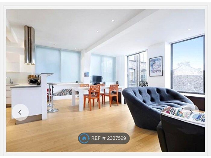 3 Bedroom Flat To Rent In Bowling Green, London, EC1R