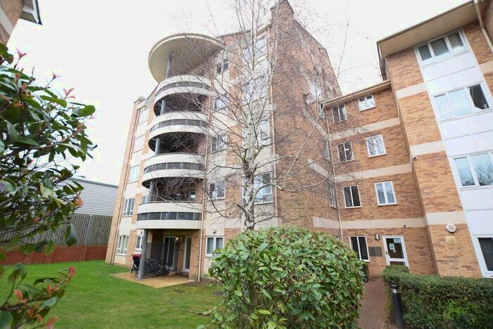 2 Bedroom Flat To Rent In Branagh Court, Reading RG30