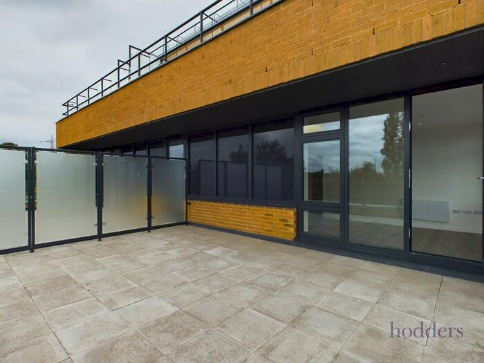 2 Bedroom Flat To Rent In London Road, Staines-Upon-Thames, Surrey, TW18