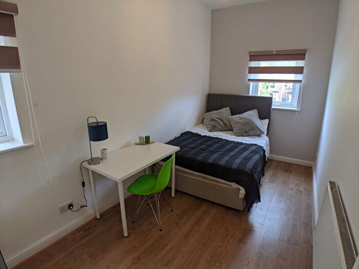 3 Bedroom Flat To Rent In Bed – Mitford Road, Withington, M14