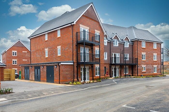 1 Bedroom Flat For Sale In Peony Road, So Rei Chertsey, KT16