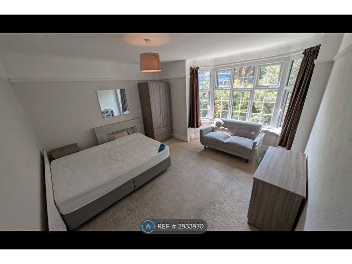 4 Bedroom Flat To Rent In Pine Mansions, Bournemouth, BH1