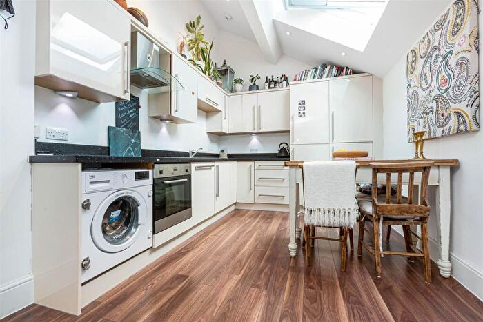 1 Bedroom Flat To Rent In Sheen Lane, Mortlake, SW14