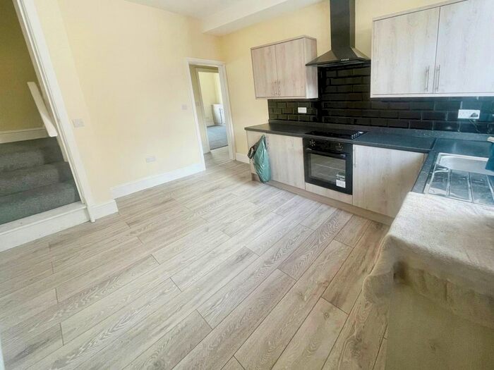 3 Bedroom End Of Terrace House To Rent In Middle Lane, Rotherham, South Yorkshire, S65