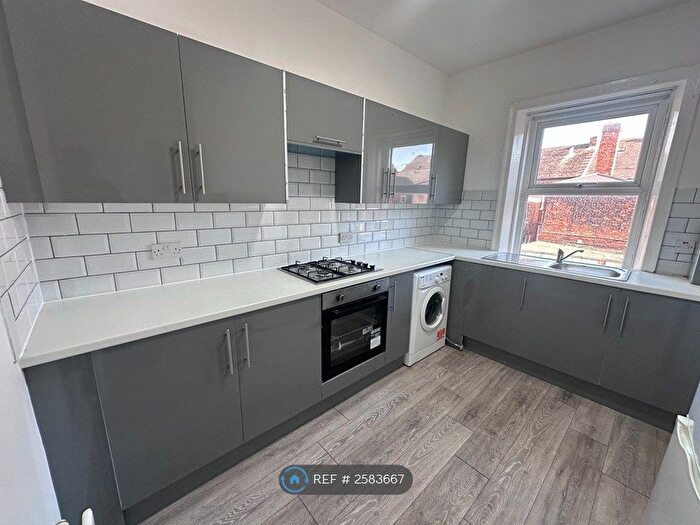 2 Bedroom Flat To Rent In Simonside Terrace, Newcastle Upon Tyne, NE6