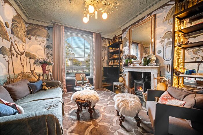2 Bedroom Flat For Sale In Stockwell Terrace, London, SW9
