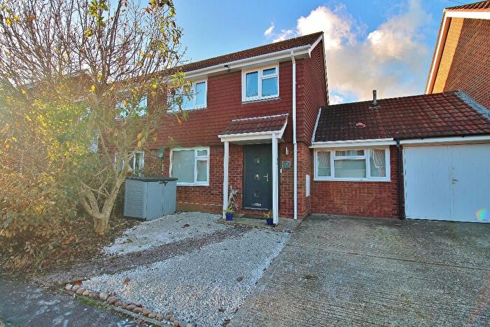 3 Bedroom Semi Detached House For Sale In Barlow Close, Hill Head, PO14