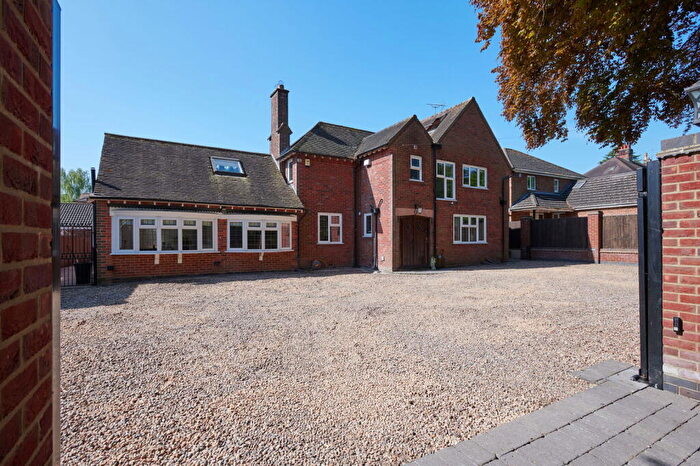 5 Bedroom Detached House For Sale In Wellingborough Road, Rushden, NN10