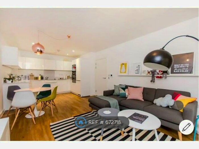 2 Bedroom Flat To Rent In Telegraph Avenue, London SE10