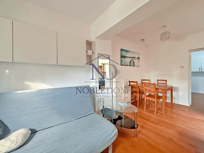1 Bedroom Flat To Rent In , Albion Road, TW3