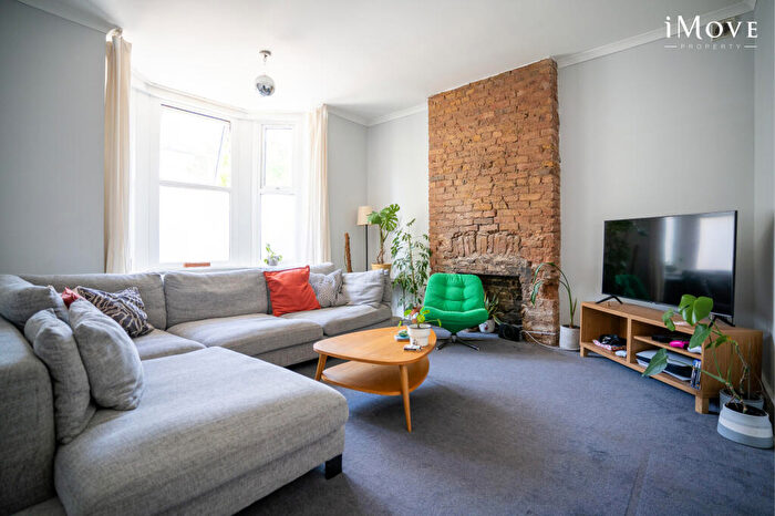 2 Bedroom Flat For Sale In Oliver Avenue, London, SE25