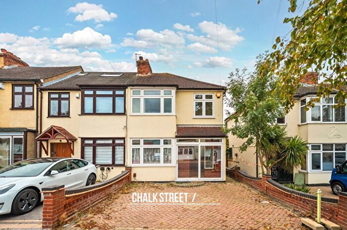 3 Bedroom End Of Terrace House For Sale In Primrose Glen, Hornchurch, RM11