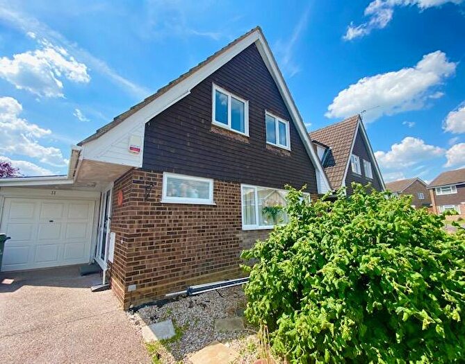 3 Bedroom House To Rent In Dryden Close, Newport Pagnell, MK16