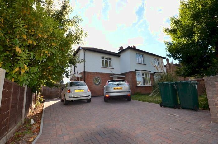 2 Bedroom Maisonette To Rent In Harfield Road, Sunbury-On-Thames, TW16