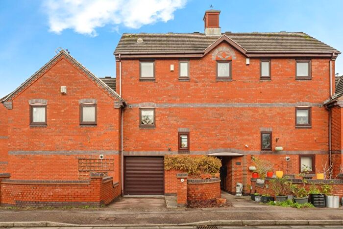 3 Bedroom End Of Terrace House For Sale In Evans Croft, Fazeley, Tamworth, Staffordshire, B78