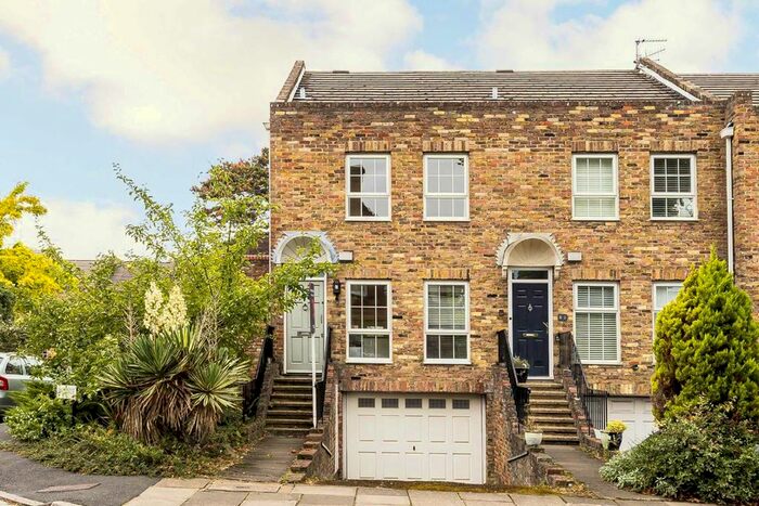3 Bedroom Terraced House To Rent In Waldegrave Park, Twickenham, TW1