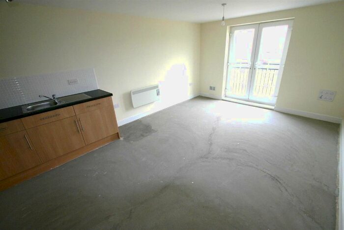 2 Bedroom Flat To Rent In Broadwell Road, Oldbury, B69