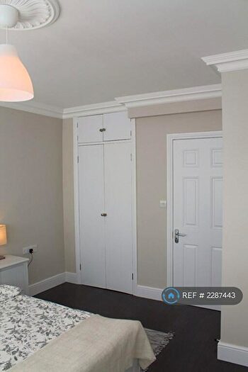 1 Bedroom Flat To Rent In St Helena Road, London, SE16