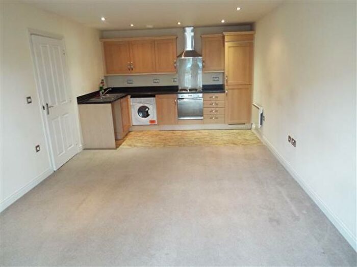 2 Bedroom Flat To Rent In Carlton Boulevard, Lincoln, LN2