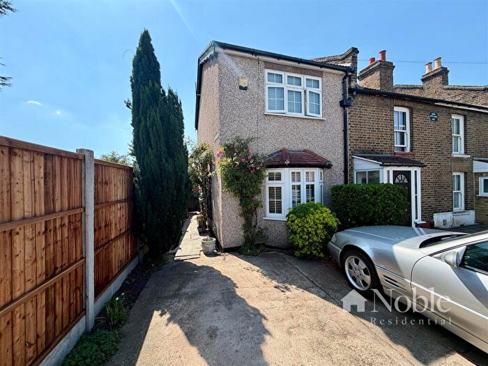 2 Bedroom End Of Terrace House For Sale In Albert Road, Romford, RM1