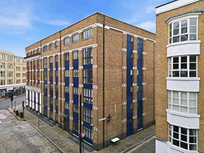 1 Bedroom Apartment For Sale In Bishops Court, Folgate Street, E1