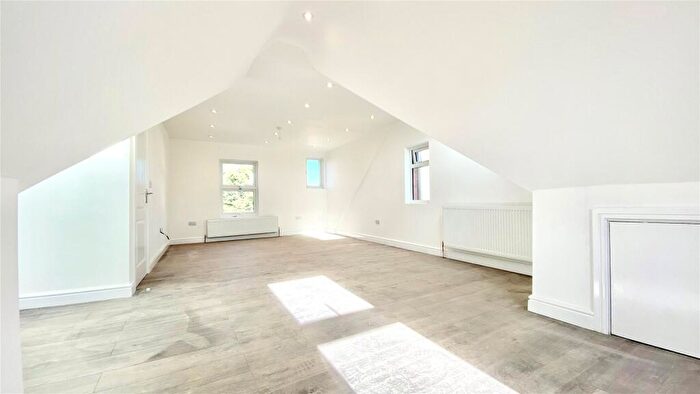 Flat To Rent In Wokingham Road, Reading, Berkshire, RG6