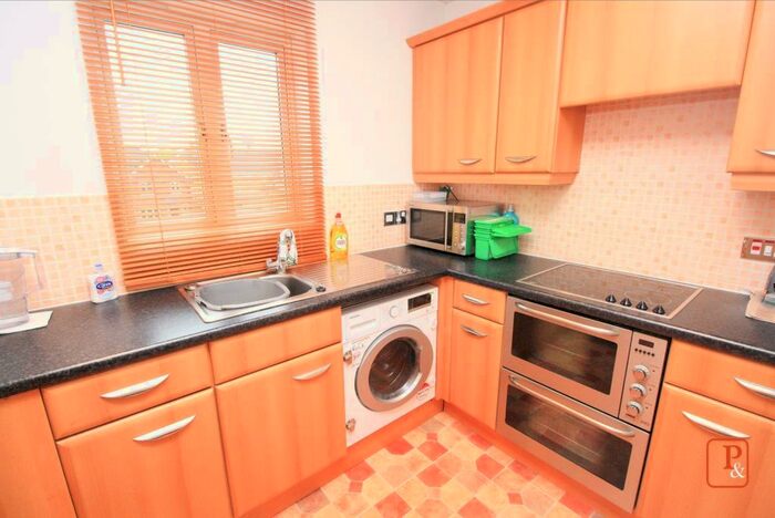 2 Bedroom Apartment To Rent In Clarendon Way, Colchester, Essex, CO1