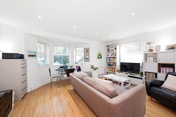 2 Bedroom Flat For Sale In Hayes Grove, London, SE22