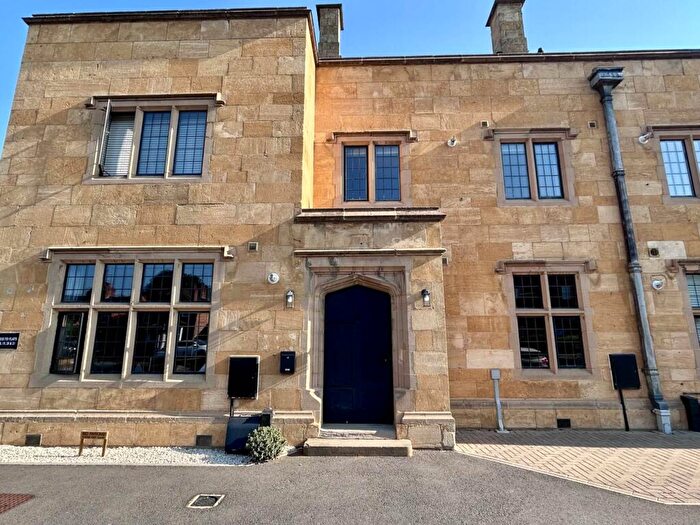 2 Bedroom Apartment To Rent In The Courts, Warwick Road., OX16