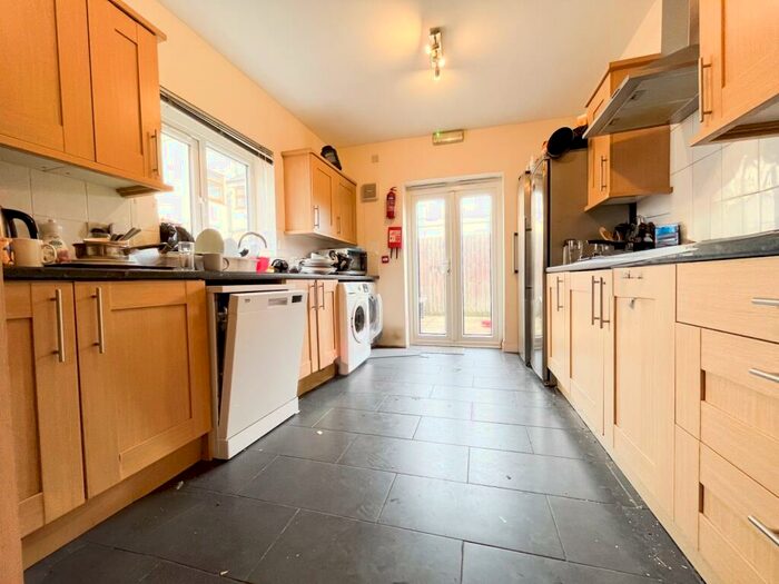 6 Bedroom Terraced House To Rent In Alexander Street, Cathays, CF24