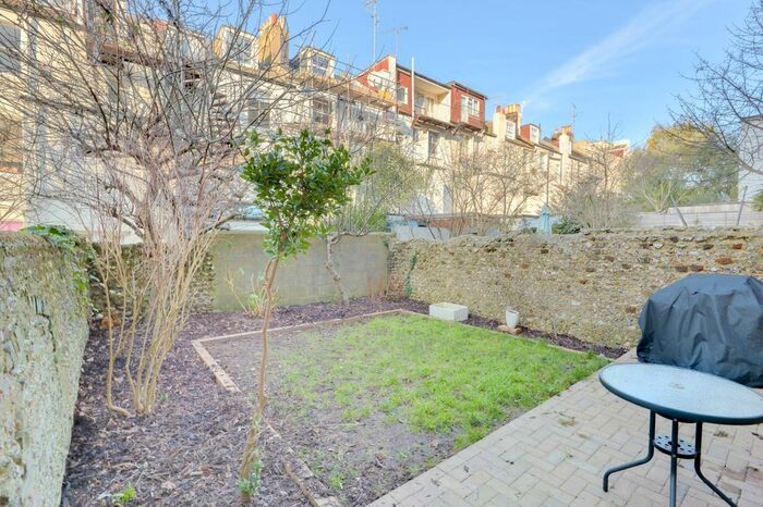 2 Bedroom Flat For Sale In Lansdowne Place, Hove, BN3