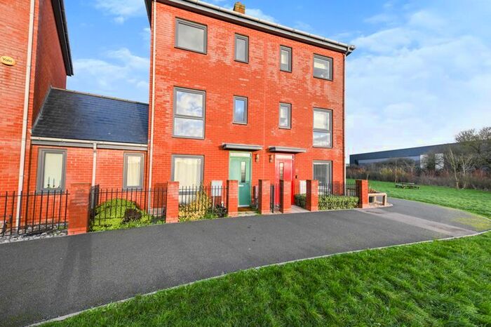 3 Bedroom Semi-Detached House To Rent In Angus Way, Waterlooville, PO7