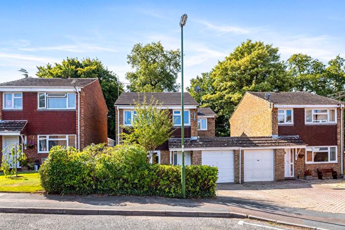 4 Bedroom Link Detached House For Sale In Rushwood Close, Haywards Heath, RH16