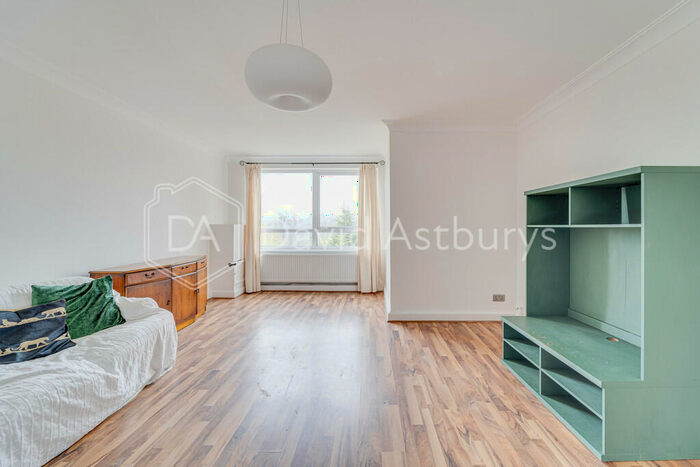 2 Bedroom Apartment To Rent In Holden Road, Woodside Park, London, N12