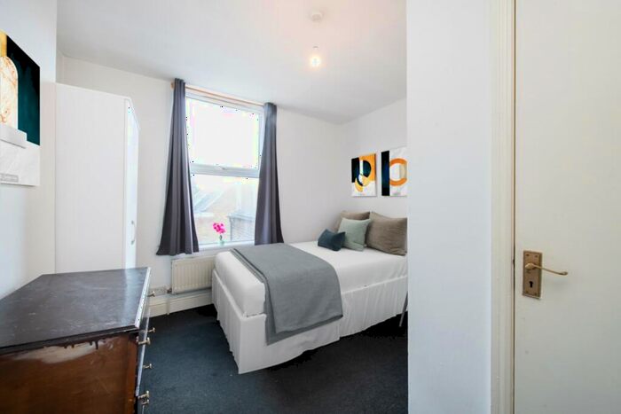 1 Bedroom House To Rent In Lavender Hill, London, SW11