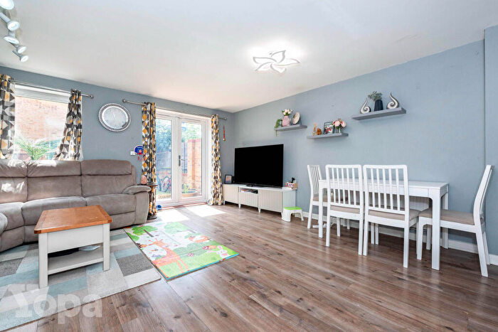 5 Bedroom End Of Terrace House For Sale In Lady Jane Place, Dartford, DA1