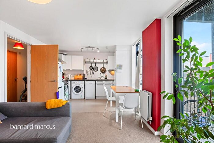 1 Bedroom Flat For Sale In Samuel Street, London, SE15