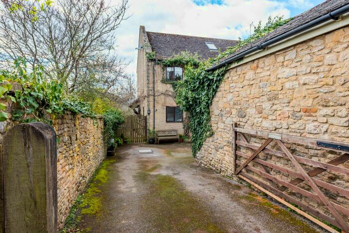 7 Bedroom Detached House For Sale In Market Street, Charlbury, OX7