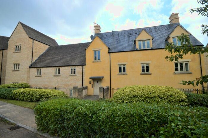 2 Bedroom Flat To Rent In Cross Close, Cirencester, GL7