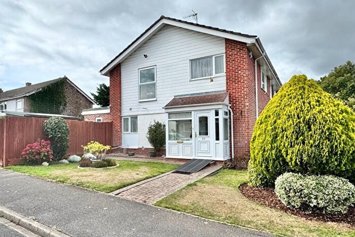 3 Bedroom Semi-Detached House For Sale In Westbrook Close, Park Gate, SO31