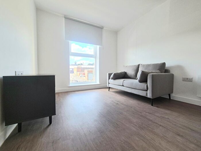 1 Bedroom Flat To Rent In Cow Green, Halifax, HX1