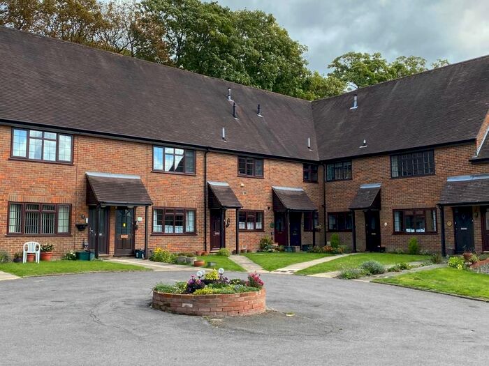 2 Bedroom Maisonette To Rent In Forelands Way, Chesham, HP5