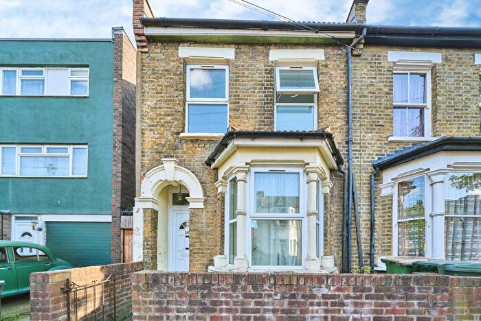 3 Bedroom End Of Terrace House For Sale In Corporation Street, London, E15