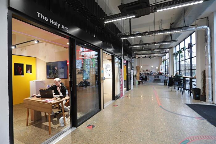 Retail Premises To Rent In Maun House, - Shacklewell Lane, London, E8