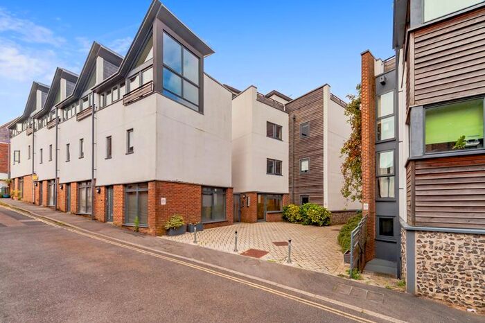 2 Bedroom Flat To Rent In St. Nicholas Lane, Lewes, BN7