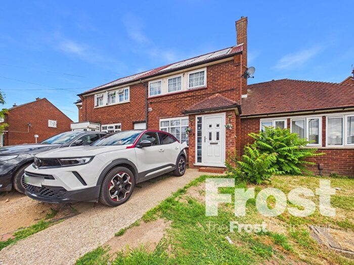 3 Bedroom Semi-Detached House To Rent In Warren Close, Slough, Berkshire, SL3