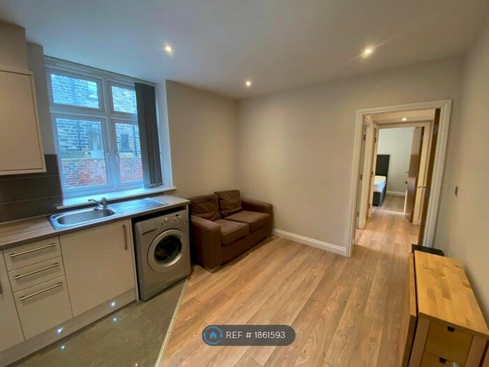 1 Bedroom Flat To Rent In Headingley Lane, Leeds, LS6