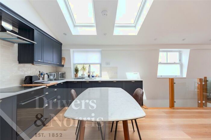 1 Bedroom Mews To Rent In Old Garage Studios, Kiver Road, Upper Holloway, London, N19